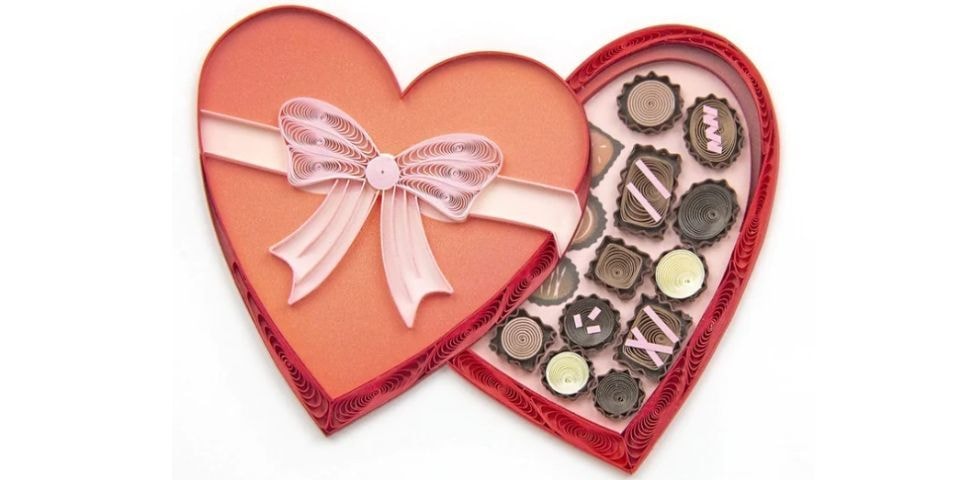 lv256greeting-card-quilled-box-of-chocolates-valentine-s-day-card-29069307412559_700x569.jpg